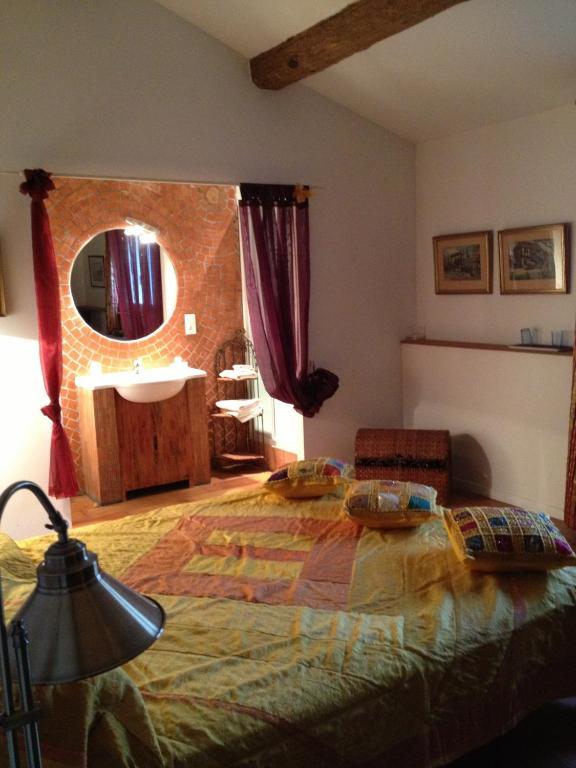 Les Jardins Du Rebaut Bed & Breakfast Béziers Oda fotoğraf