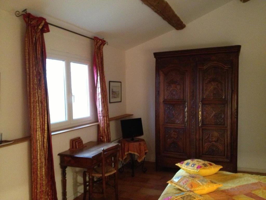 Les Jardins Du Rebaut Bed & Breakfast Béziers Oda fotoğraf