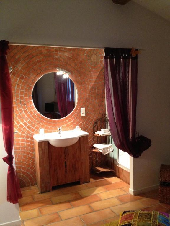 Les Jardins Du Rebaut Bed & Breakfast Béziers Oda fotoğraf