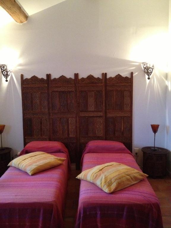 Les Jardins Du Rebaut Bed & Breakfast Béziers Oda fotoğraf